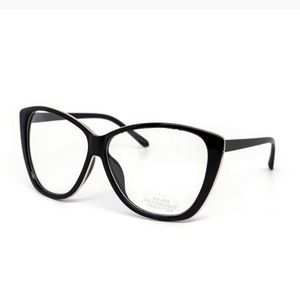 Oversized round cat eye design with clear lens